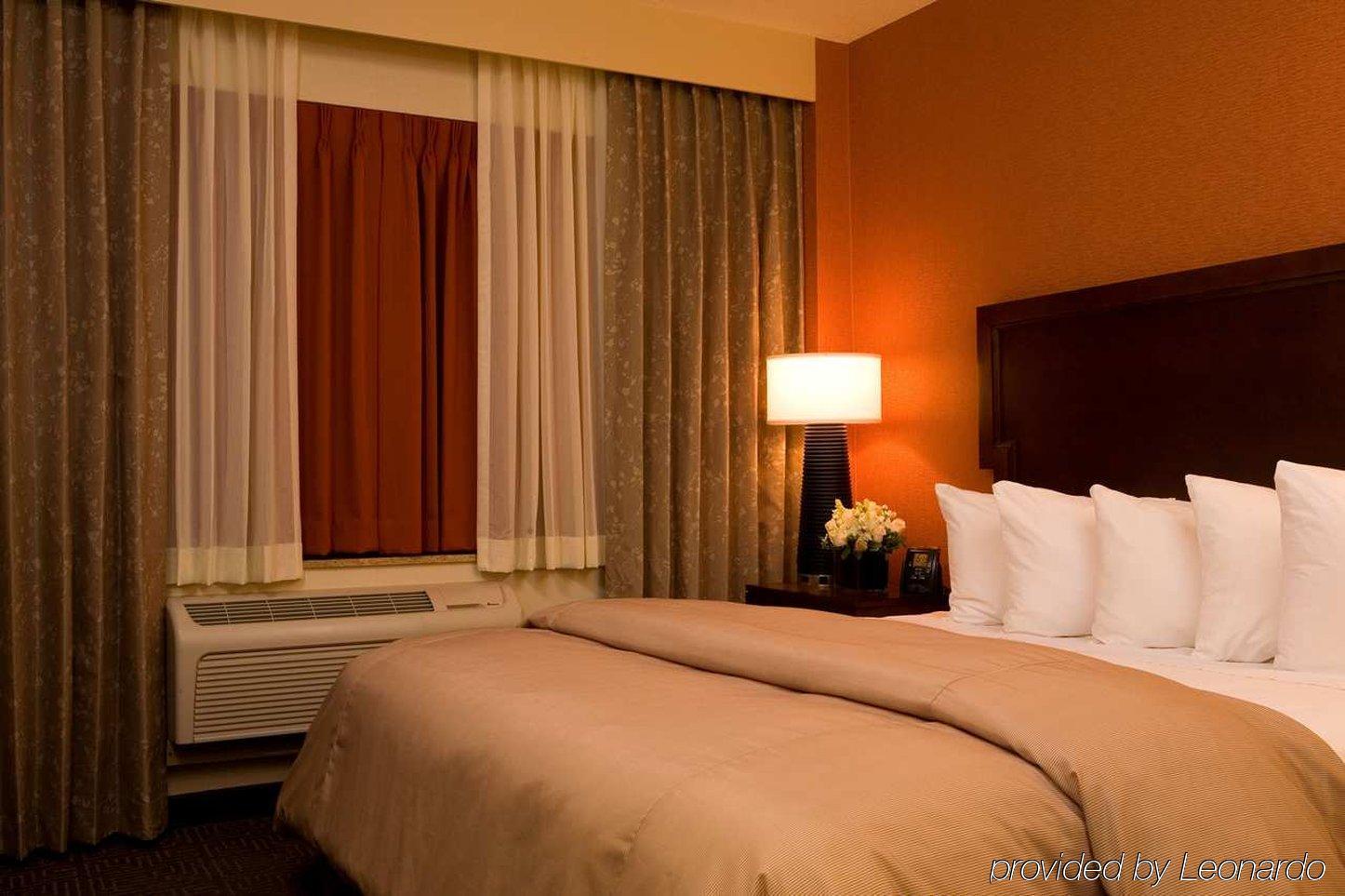 Embassy Suites By Hilton Portland Maine Room photo